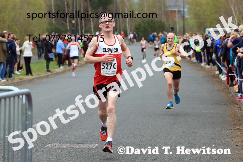 Senior mens relay, 2025 Elswick Harriers Good Friday Road Relays, Newburn, Newcastle upon Tyne. Photo: David T. Hewitson/Sports for All Pics